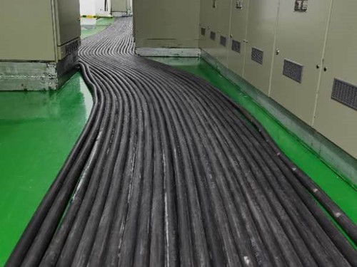 剑河如何根据理论计算公式计算温度对特定电压测量结果的影响？